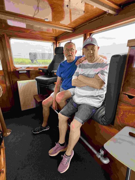 Buitenhof Reizen - Rustig aan - vaarvakantie door Overijssel - begeleide groepsreizen voor mensen met een verstandelijke beperking - Reizigers aan boord van schip