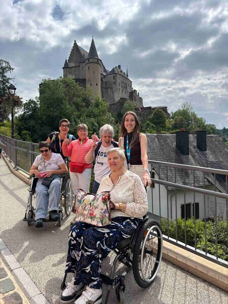 Buitenhof Reizen - Zorg - Neuerburg begeleide groepsreizen voor mensen met een verstandelijke beperking - reizigers voor kasteel Buitenhof Reizen - Zorg - Neuerburg begeleide groepsreizen voor mensen met een verstandelijke beperking - reizigers voor kasteel