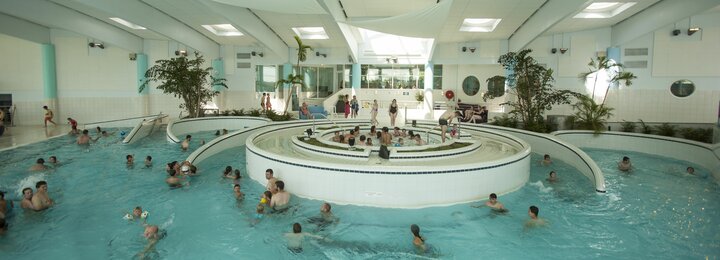 Buitenhof Reizen voor mensen met autisme - Landal Village l'Eau d'Heure - zwembad