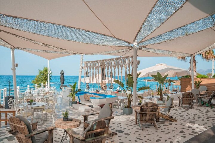 Buitenhof Reizen voor mensen met een verstandelijke beperking-Glaros Beach-terras