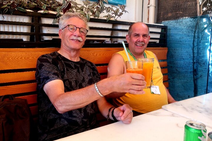 Sicilië Italië terras - Buitenhof Reizen begeleide vakanties voor mensen met een verstandelijke beperking Sicilië Italië terras - Buitenhof Reizen begeleide vakanties voor mensen met een verstandelijke beperking