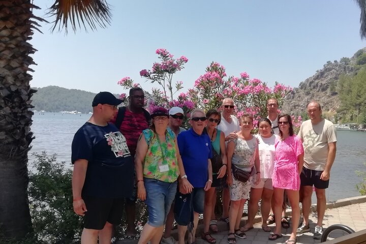 Bodrum - Groepsfoto reizigers - Buitenhof Reizen begeleide vakanties voor mensen met een verstandelijke beperking Bodrum - Groepsfoto reizigers - Buitenhof Reizen begeleide vakanties voor mensen met een verstandelijke beperking