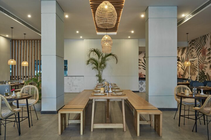 Restaurant Sunny Beach Resort - Buitenhof Reizen begeleide vakanties voor mensen met een verstandelijke beperking Restaurant Sunny Beach Resort - Buitenhof Reizen begeleide vakanties voor mensen met een verstandelijke beperking