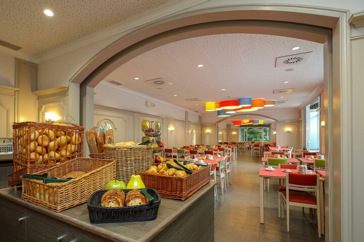 Buitenhof Reizen begeleide vakanties voor mensen met een verstandelijke beperking - © Hotel Floreal - Ontbijtzaal Buitenhof Reizen begeleide vakanties voor mensen met een verstandelijke beperking - © Hotel Floreal - Ontbijtzaal