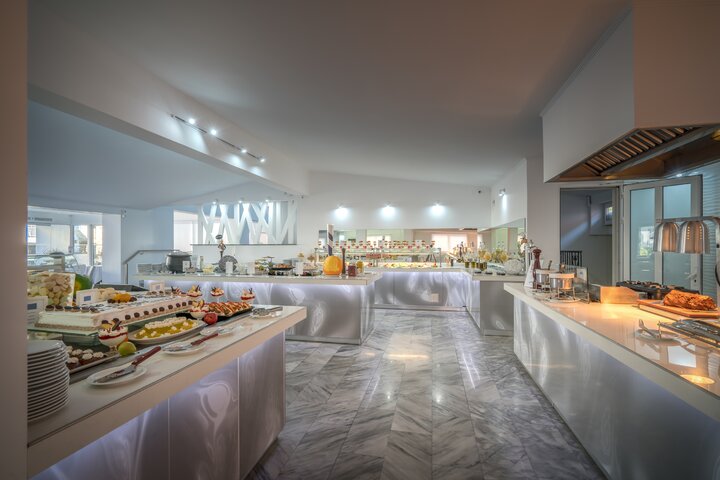 Buitenhof Reizen voor mensen met een verstandelijke beperking - Hotel Diana Palace - Buffet restaurant (2) Buitenhof Reizen voor mensen met een verstandelijke beperking - Hotel Diana Palace - Buffet restaurant (2)