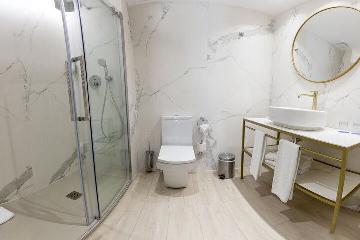 Buitenhof Reizen voor mensen met een verstandelijke beperking - Hotel Gravina - badkamer