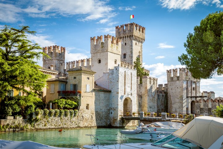 Gardameer - kasteel bij een meertje – Buitenhof Reizen begeleide vakanties voor mensen met een verstandelijke beperking Gardameer - kasteel bij een meertje – Buitenhof Reizen begeleide vakanties voor mensen met een verstandelijke beperking