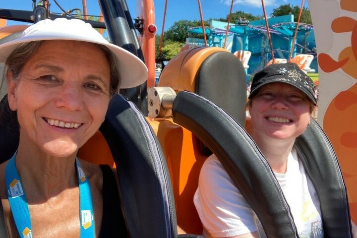 Moviepark en Phantasialand - Achtbaan - Buitenhof Reizen begeleide vakanties voor mensen met een verstandelijke beperking. Moviepark en Phantasialand - Achtbaan - Buitenhof Reizen begeleide vakanties voor mensen met een verstandelijke beperking.