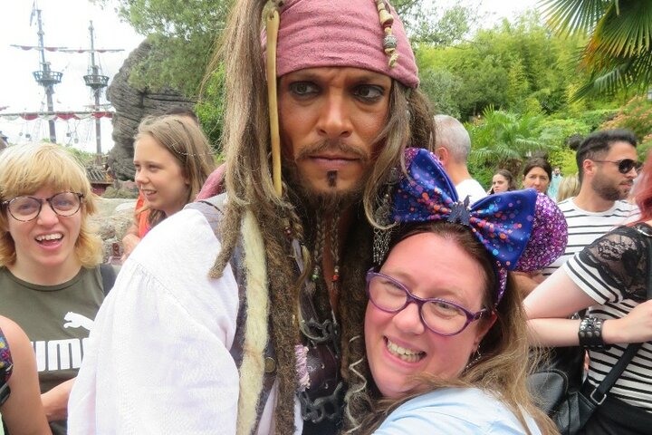 Disney - Reiziger met Kapitein - Buitenhof Reizen begeleide vakanties voor mensen met een verstandelijke beperking. Disney - Reiziger met Kapitein - Buitenhof Reizen begeleide vakanties voor mensen met een verstandelijke beperking.