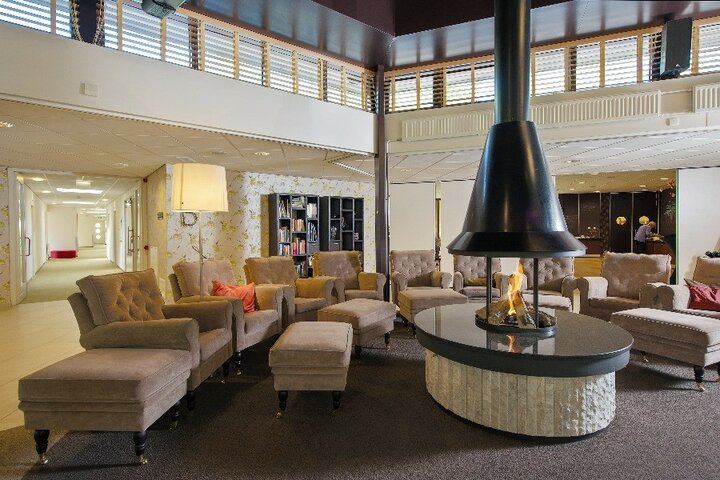 Lunteren - Ontmoetingsruimte - Buitenhof Reizen begeleide vakanties voor mensen met een verstandelijke beperking. Lunteren - Ontmoetingsruimte - Buitenhof Reizen begeleide vakanties voor mensen met een verstandelijke beperking.