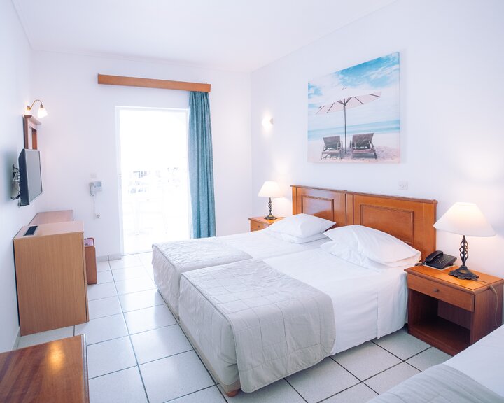 Buitenhof Reizen voor mensen met een verstandelijke beperking - Hotel Diana Palace - Voorbeeld slaapkamer (2) Buitenhof Reizen voor mensen met een verstandelijke beperking - Hotel Diana Palace - Voorbeeld slaapkamer (2)