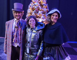 Buitenhof Reizen voor mensen met een verstandelijke beperking - Rustig Aan - André Rieu kerstconcert - Reiziger met kerstacteurs Buitenhof Reizen voor mensen met een verstandelijke beperking - Rustig Aan - André Rieu kerstconcert - Reiziger met kerstacteurs