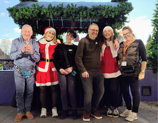 Buitenhof Reizen - Kerstfeest in Preston Palace - begeleide groepsreizen voor mensen met een verstandelijke beperking - reizigers met kerstvrouwen