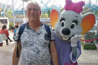 Buitenhof Reizen -Europapark - begeleide vakanties voor mensen met een beperking - Foto met muis Buitenhof Reizen -Europapark - begeleide vakanties voor mensen met een beperking - Foto met muis
