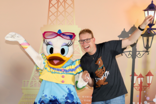 Buitenhof Reizen - Disneyland Parijs Grote Bus - begeleide vakanties voor mensen met een beperking - Reiziger samen met Katrien Buitenhof Reizen - Disneyland Parijs Grote Bus - begeleide vakanties voor mensen met een beperking - Reiziger samen met Katrien