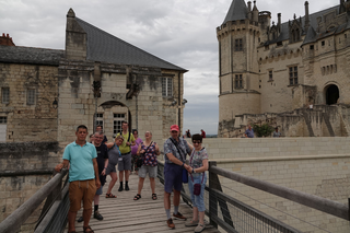 Buitenhof Reizen - La Vienne - begeleide vakanties voor mensen met een beperking - Reizigers bij kasteel Buitenhof Reizen - La Vienne - begeleide vakanties voor mensen met een beperking - Reizigers bij kasteel