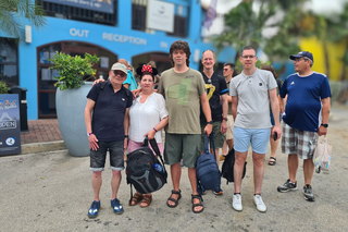 Buitenhof Reizen voor mensen met een verstandelijke beperking - Avontuurlijk - Kleurrijk Curacao - groep voor hotelreceptie Buitenhof Reizen voor mensen met een verstandelijke beperking - Avontuurlijk - Kleurrijk Curacao - groep voor hotelreceptie