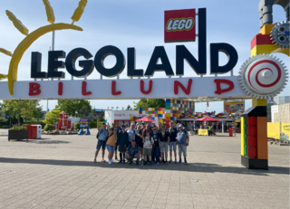 Buitenhof Reizen voor mensen met een verstandelijke beperking - Jongeren - Legoland en Vikingen - groepreizigers voor logo van legoland Buitenhof Reizen voor mensen met een verstandelijke beperking - Jongeren - Legoland en Vikingen - groepreizigers voor logo van legoland