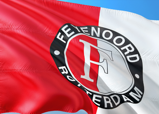 Buitenhof Reizen voor mensen met een verstandelijke beperking - Ondernemend - Voetbalreis Feyenoord - Groningen - vlag Feyenoord Buitenhof Reizen voor mensen met een verstandelijke beperking - Ondernemend - Voetbalreis Feyenoord - Groningen - vlag Feyenoord