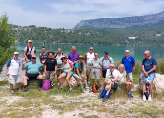 Buitenhof Reizen voor mensen met een verstandelijke beperking - Ondernemend - Actieve vakantie in de Verdon - groepsfoto voor meer (2) Buitenhof Reizen voor mensen met een verstandelijke beperking - Ondernemend - Actieve vakantie in de Verdon - groepsfoto voor meer (2)