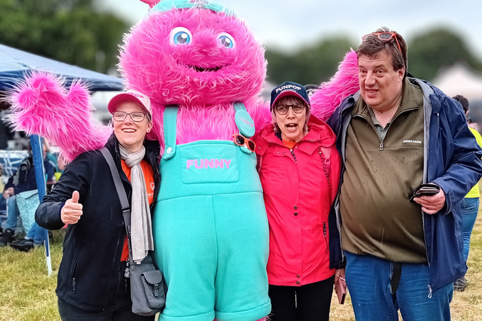 Feesten bij Funpop - Kleine bus