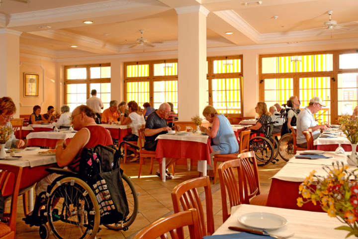 Buitenhof Reizen - Tenerife - begeleide vakanties voor mensen met een beperking - Hotel Mar y Sol eetzaal
