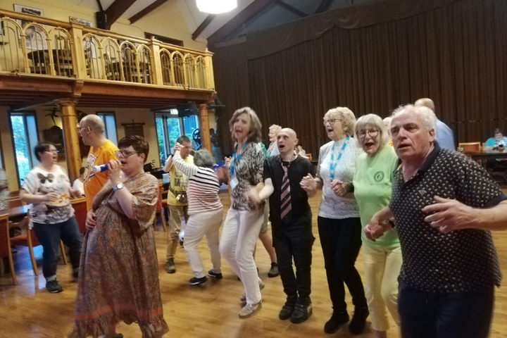 Buitenhof Reizen - De Rijp Hollandse Hits Muziekreis - begeleide vakanties voor mensen met een beperking - Bonte avond Buitenhof Reizen - De Rijp Hollandse Hits Muziekreis - begeleide vakanties voor mensen met een beperking - Bonte avond