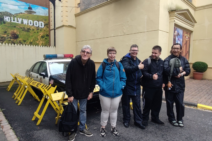 Buitenhof Reizen - Moviepark & Phantasialand - begeleide vakanties voor mensen met een beperking - Moviepark Hollywood show Buitenhof Reizen - Moviepark & Phantasialand - begeleide vakanties voor mensen met een beperking - Moviepark Hollywood show