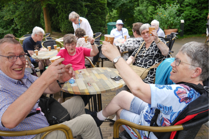 Buitenhof Reizen - Achterhoek - begeleide vakanties voor mensen met een beperking - Terras Hanzesteden Buitenhof Reizen - Achterhoek - begeleide vakanties voor mensen met een beperking - Terras Hanzesteden