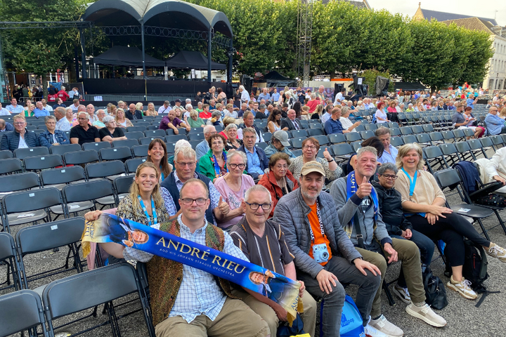 Buitenhof Reizen - Andre Rieu - begeleide vakanties voor mensen met een beperking - Vrijthof concert Andre Rieu Buitenhof Reizen - Andre Rieu - begeleide vakanties voor mensen met een beperking - Vrijthof concert Andre Rieu