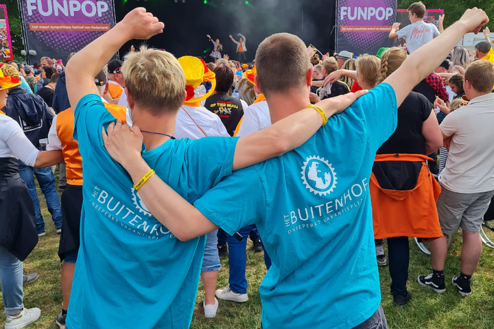 Buitenhof Reizen - Funpop - begeleide vakanties voor mensen met een beperking - Buitenhof T-shirt Buitenhof Reizen - Funpop - begeleide vakanties voor mensen met een beperking - Buitenhof T-shirt