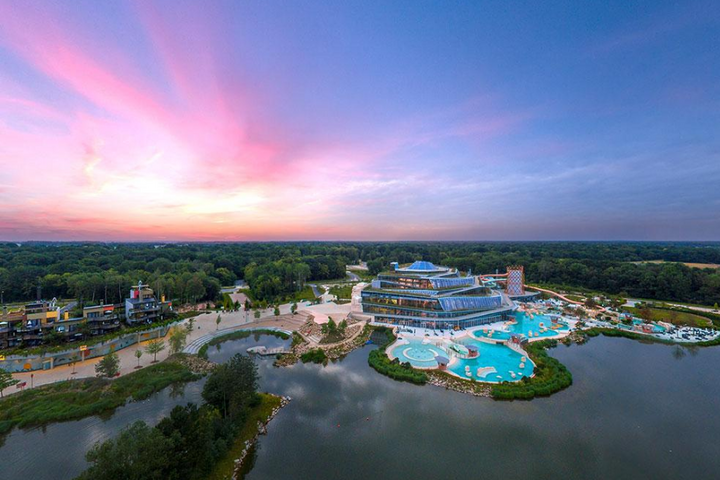 Buitenhof Reizen - Disneyland - begeleide vakanties voor mensen met een beperking - Center Parcs Villages Nature Buitenhof Reizen - Disneyland - begeleide vakanties voor mensen met een beperking - Center Parcs Villages Nature