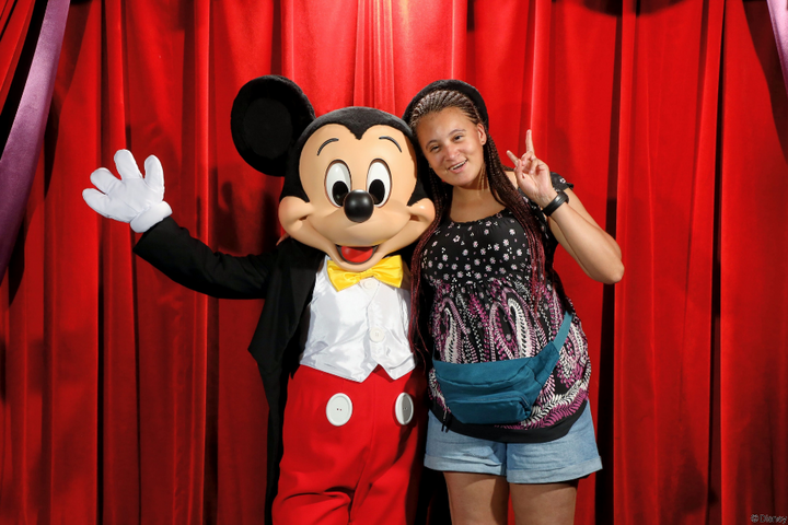 Buitenhof Reizen - Disneyland - begeleide vakanties voor mensen met een beperking - Disneyland foto Mickey Mouse Buitenhof Reizen - Disneyland - begeleide vakanties voor mensen met een beperking - Disneyland foto Mickey Mouse