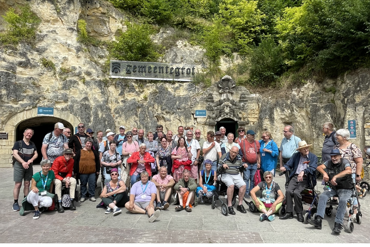Buitenhof Reizen - Valkenburg - begeleide groepsreizen met een verstandelijke beperking - groepsfoto Gemeentegrot Buitenhof Reizen - Valkenburg - begeleide groepsreizen met een verstandelijke beperking - groepsfoto Gemeentegrot