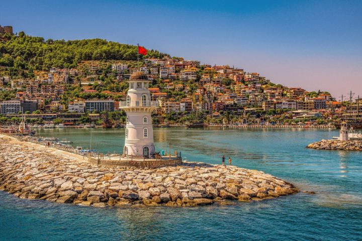 Buitenhof Reizen - Alanya - begeleide vakanties voor mensen met een beperking - Alanya vuurtoren Buitenhof Reizen - Alanya - begeleide vakanties voor mensen met een beperking - Alanya vuurtoren