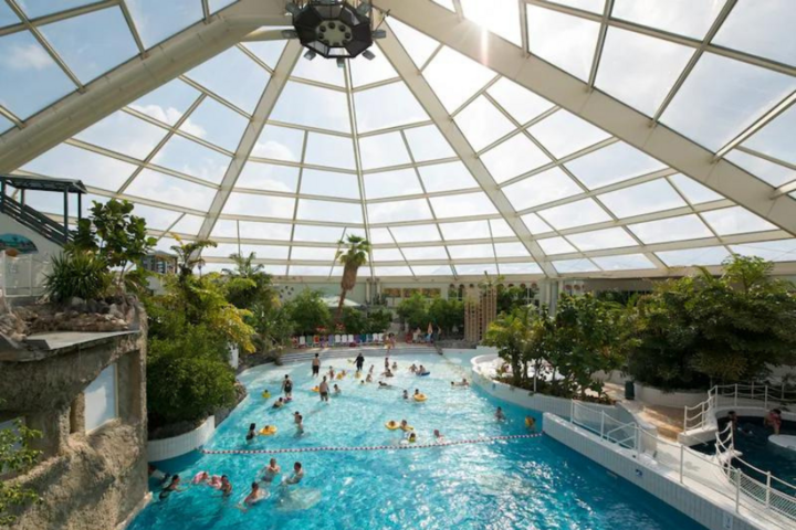 Buitenhof Reizen - Belgische kust - begeleide vakanties voor mensen met een beperking - Center Parcs de Haan zwembad Buitenhof Reizen - Belgische kust - begeleide vakanties voor mensen met een beperking - Center Parcs de Haan zwembad