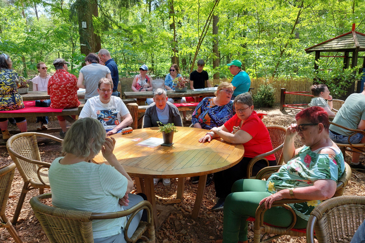 Buitenhof Reizen - Oisterwijk - begeleide vakanties voor mensen met een beperking - Terrasje Buitenhof Reizen - Oisterwijk - begeleide vakanties voor mensen met een beperking - Terrasje