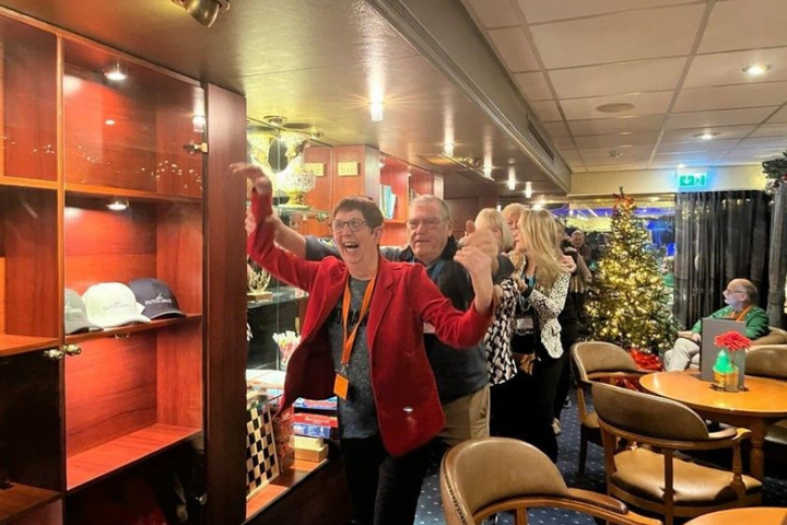 Buitenhof Reizen - Kerstcruise - begeleide vakanties voor mensen met een beperking - Reizigers polonaise Buitenhof Reizen - Kerstcruise - begeleide vakanties voor mensen met een beperking - Reizigers polonaise