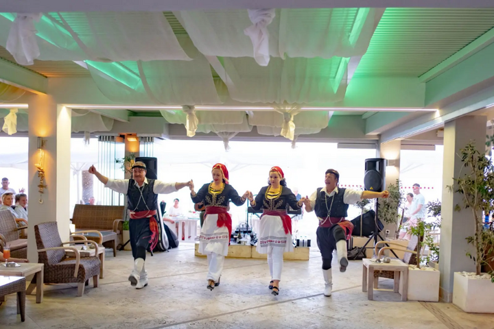 Buitenhof Reizen - Kreta - begeleide vakanties voor mensen met een beperking - Glaros Beach Hotel animatie Buitenhof Reizen - Kreta - begeleide vakanties voor mensen met een beperking - Glaros Beach Hotel animatie