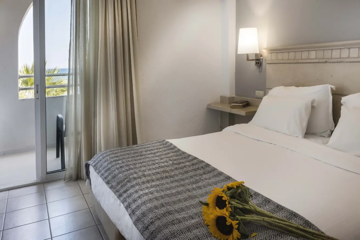 Buitenhof Reizen - Kreta - begeleide vakanties voor mensen met een beperking - Glaros Beach Hotel slaapkamer voorbeeld Buitenhof Reizen - Kreta - begeleide vakanties voor mensen met een beperking - Glaros Beach Hotel slaapkamer voorbeeld