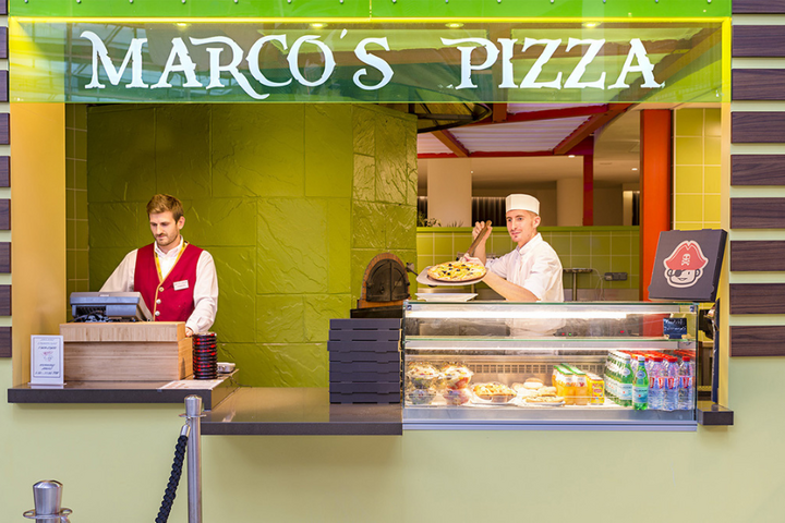 Buitenhof Reizen - Disneyland Grote Bus - begeleide vakanties voor mensen met een beperking - Explorers Hotel pizzeria Buitenhof Reizen - Disneyland Grote Bus - begeleide vakanties voor mensen met een beperking - Explorers Hotel pizzeria