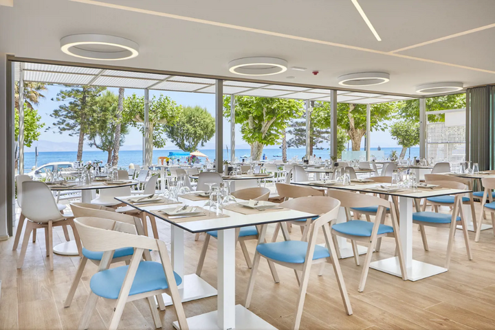 Buitenhof Reizen - Kos - begeleide vakanties voor mensen met een beperking - Triton Hotel restaurant Buitenhof Reizen - Kos - begeleide vakanties voor mensen met een beperking - Triton Hotel restaurant