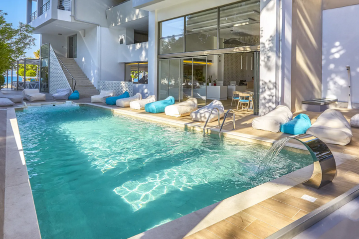 Buitenhof Reizen - Kos - begeleide vakanties voor mensen met een beperking - Triton Hotel zwembad Buitenhof Reizen - Kos - begeleide vakanties voor mensen met een beperking - Triton Hotel zwembad