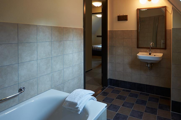 Buitenhof Reizen - Efteling - begeleide vakanties voor mensen met een beperking - Vakantiepark Bosrijk badkamer Buitenhof Reizen - Efteling - begeleide vakanties voor mensen met een beperking - Vakantiepark Bosrijk badkamer