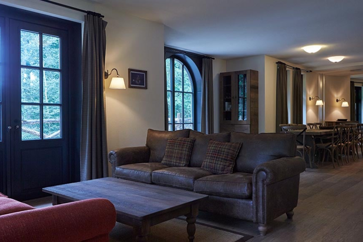 Buitenhof Reizen - Efteling - begeleide vakanties voor mensen met een beperking - Vakantiepark Bosrijk woonkamer Buitenhof Reizen - Efteling - begeleide vakanties voor mensen met een beperking - Vakantiepark Bosrijk woonkamer