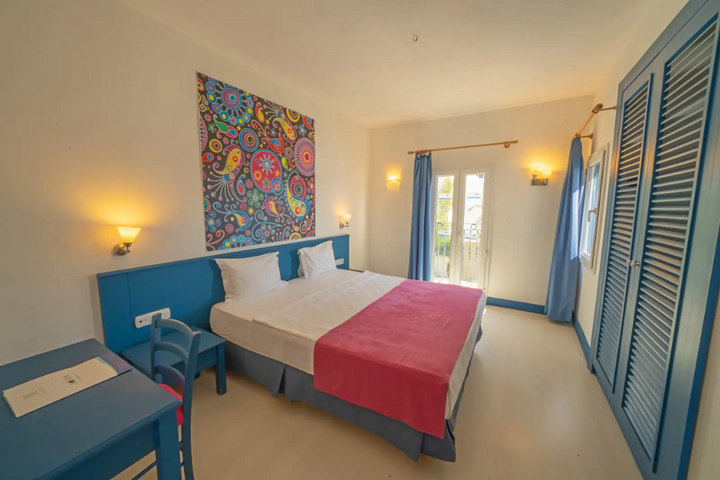 Buitenhof Reizen - Bodrum - begeleide vakanties voor mensen met een beperking - Holiday Resort slaapkamer voorbeeld Buitenhof Reizen - Bodrum - begeleide vakanties voor mensen met een beperking - Holiday Resort slaapkamer voorbeeld