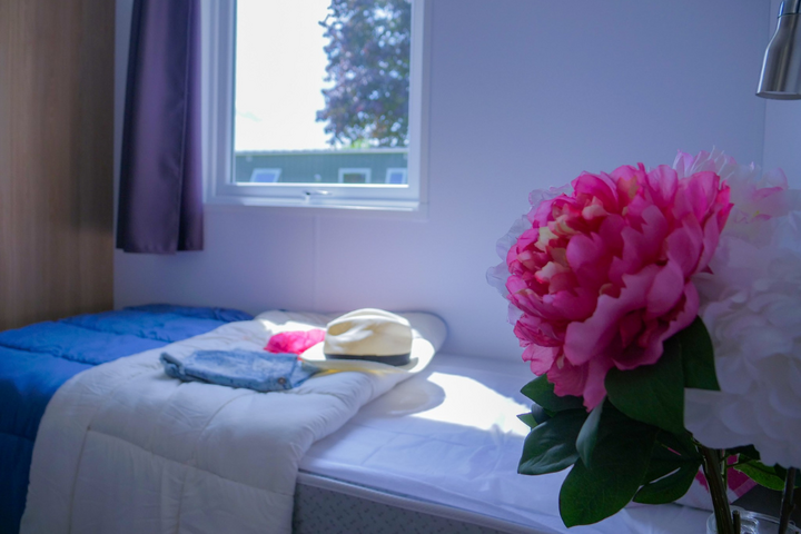 Buitenhof Reizen - Disneyland - begeleide vakanties voor mensen met een beperking - Camping Caravaning des 4 vents slaapkamer Buitenhof Reizen - Disneyland - begeleide vakanties voor mensen met een beperking - Camping Caravaning des 4 vents slaapkamer