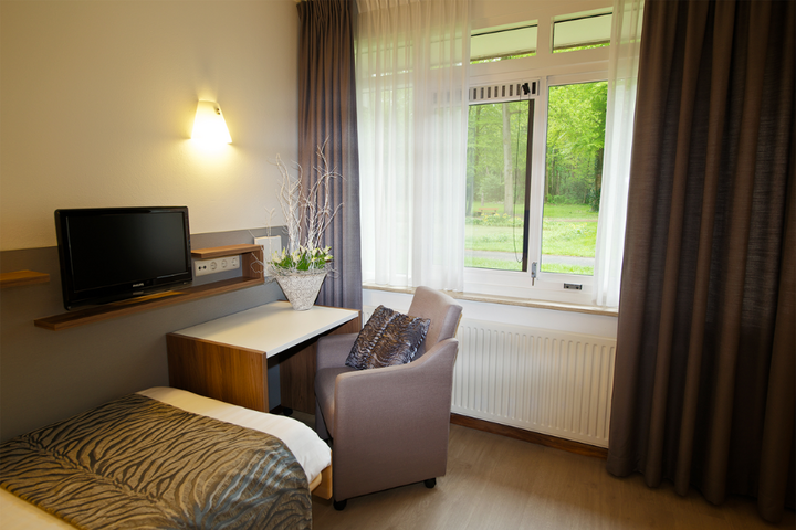 Buitenhof Reizen - Natuur en plezier in Lunteren - begeleide vakanties voor mensen met een beperking - Groepshotel Het Bosgoed slaapkamer Buitenhof Reizen - Natuur en plezier in Lunteren - begeleide vakanties voor mensen met een beperking - Groepshotel Het Bosgoed slaapkamer