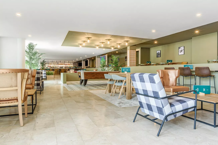 Buitenhof Reizen - Mallorca - begeleide vakanties voor mensen met een beperking - Fergus Club Palmanova Park restaurant Buitenhof Reizen - Mallorca - begeleide vakanties voor mensen met een beperking - Fergus Club Palmanova Park restaurant