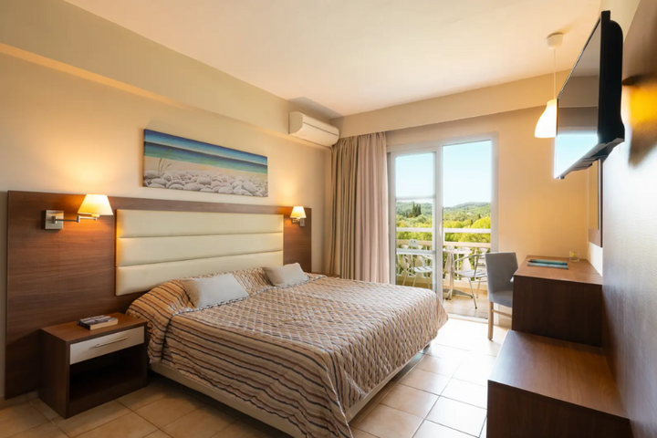 Buitenhof Reizen - Corfu - begeleide vakanties voor mensen met een beperking - Messonghi Beach slaapkamer voorbeeld Buitenhof Reizen - Corfu - begeleide vakanties voor mensen met een beperking - Messonghi Beach slaapkamer voorbeeld